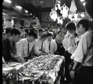 锦荣商贸城查羽绒服事件最新进展，市场监管严打假冒伪劣，保障消费者权益